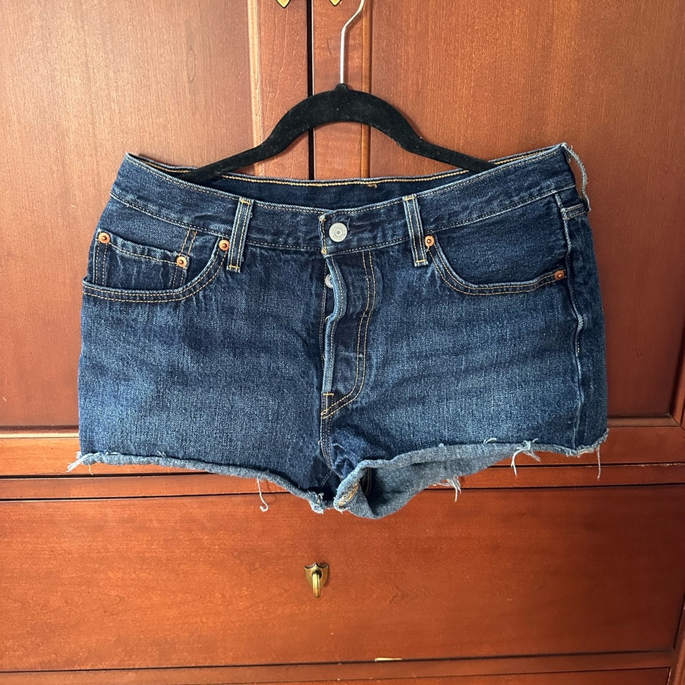 Levi’s 501 High-Rise Dark Wash Jean Shorts Size 29